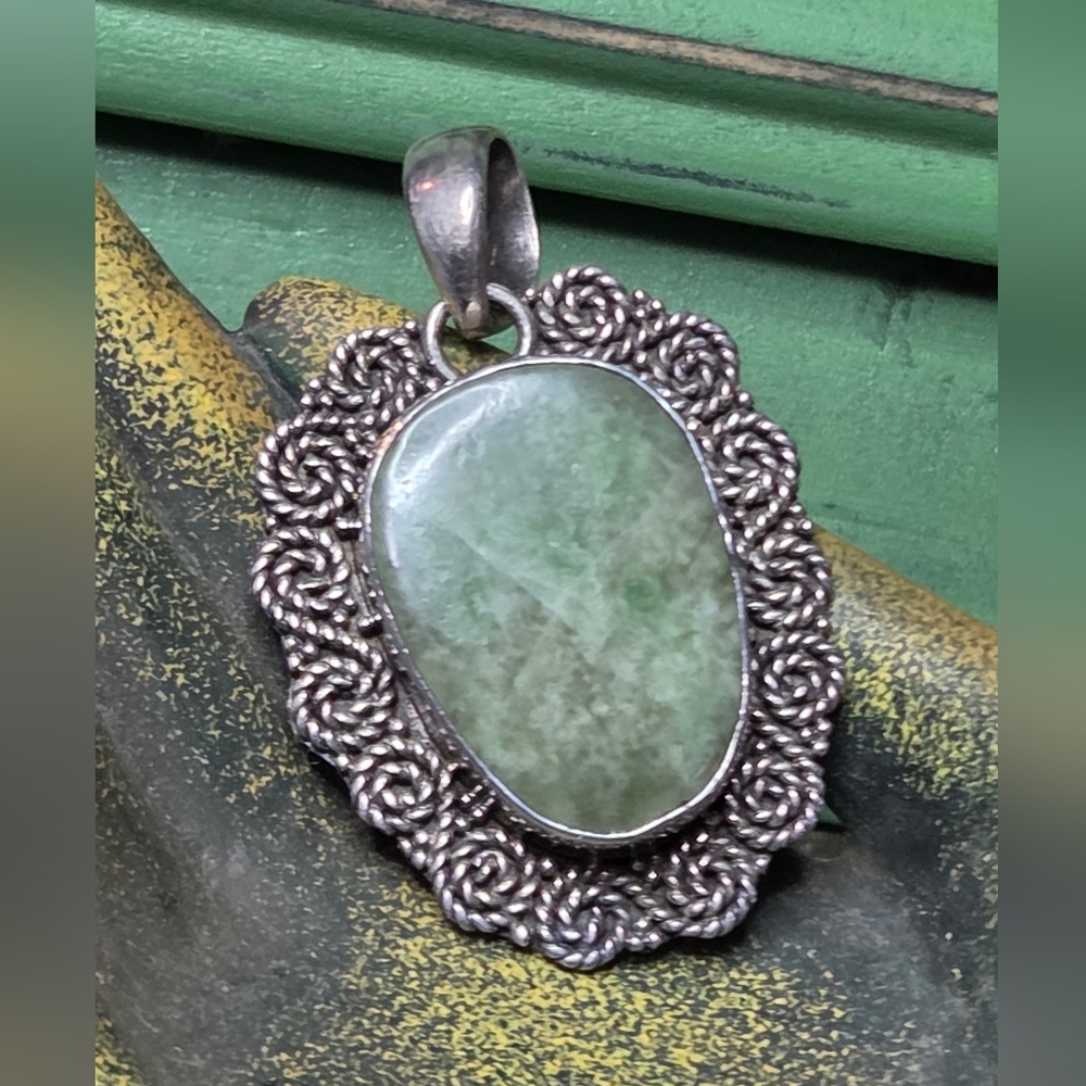 Vintage Sterling Silver 925 Filigree and Green Adventurine Pendant